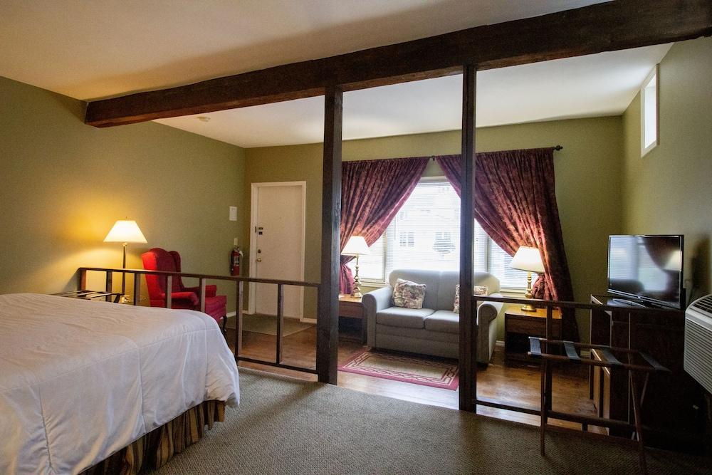 Delamater Inn photo 57