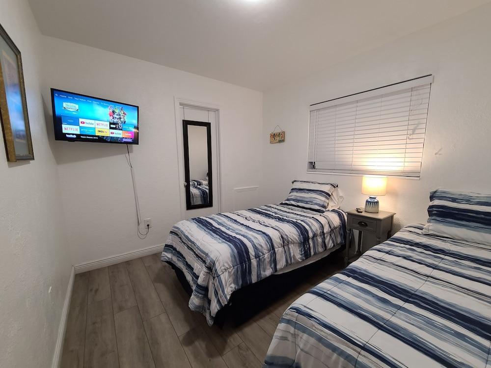 Sun Island Motel photo 16
