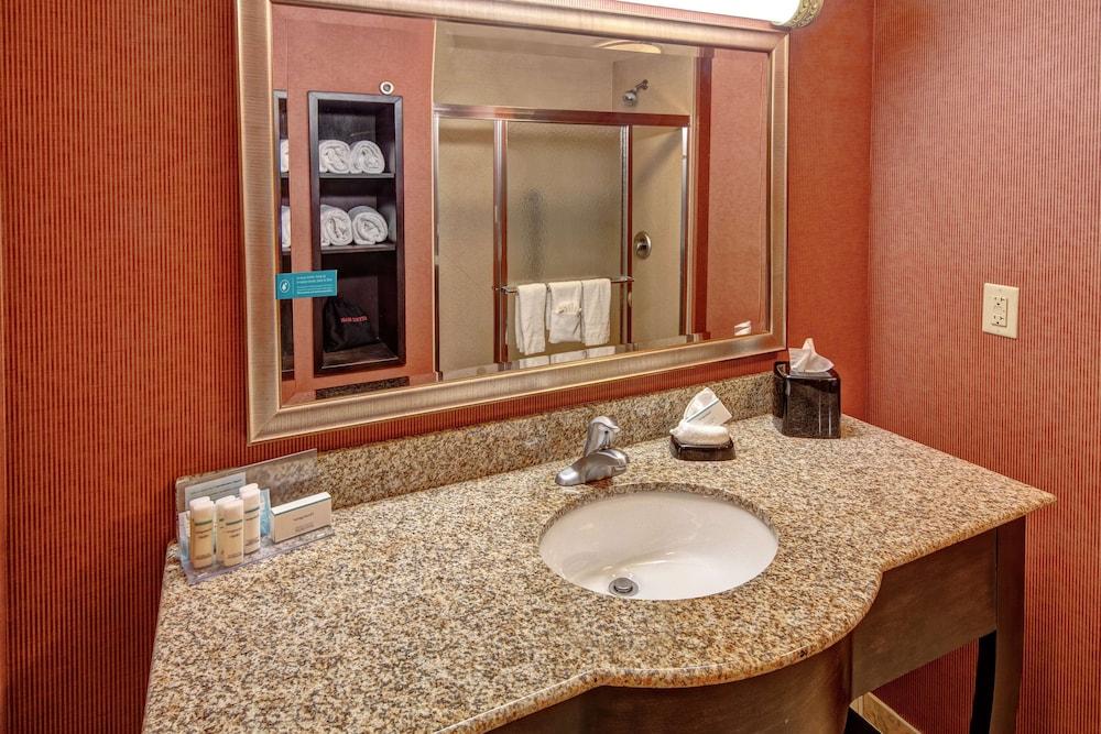 Hampton Inn Jacksonville-Anniston Area photo 38