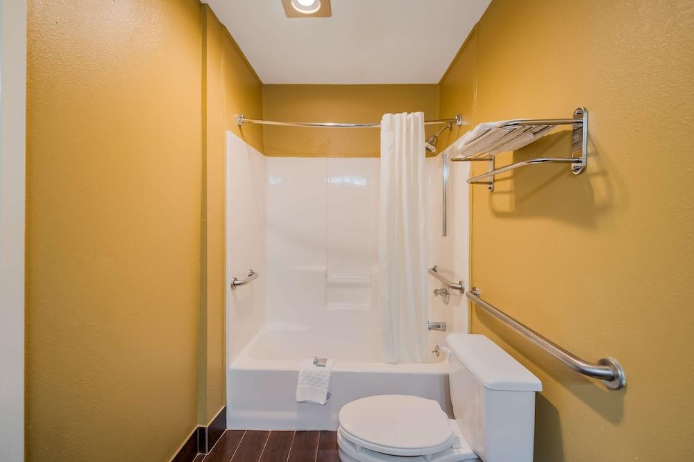 SureStay Hotel by Best Western Mt Pleasant photo 39