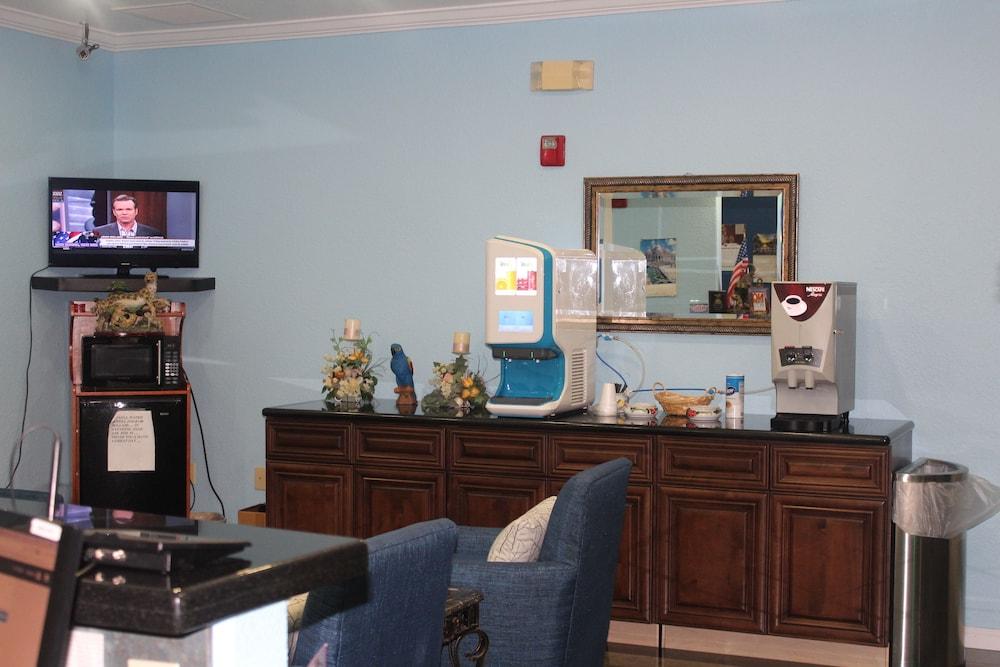 Budget Inn photo 2