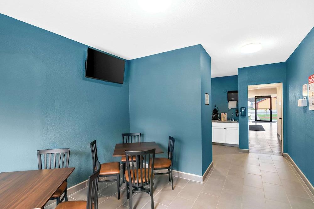 Quality Inn Queensbury - Lake George Area photo 26