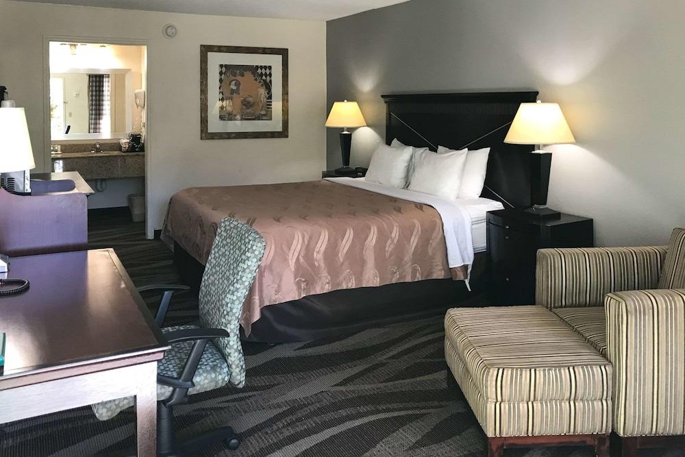 Quality Inn Windsor Mill - Baltimore photo 8