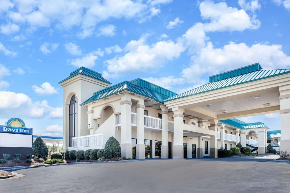 Days Inn by Wyndham Saint Pauls photo 1