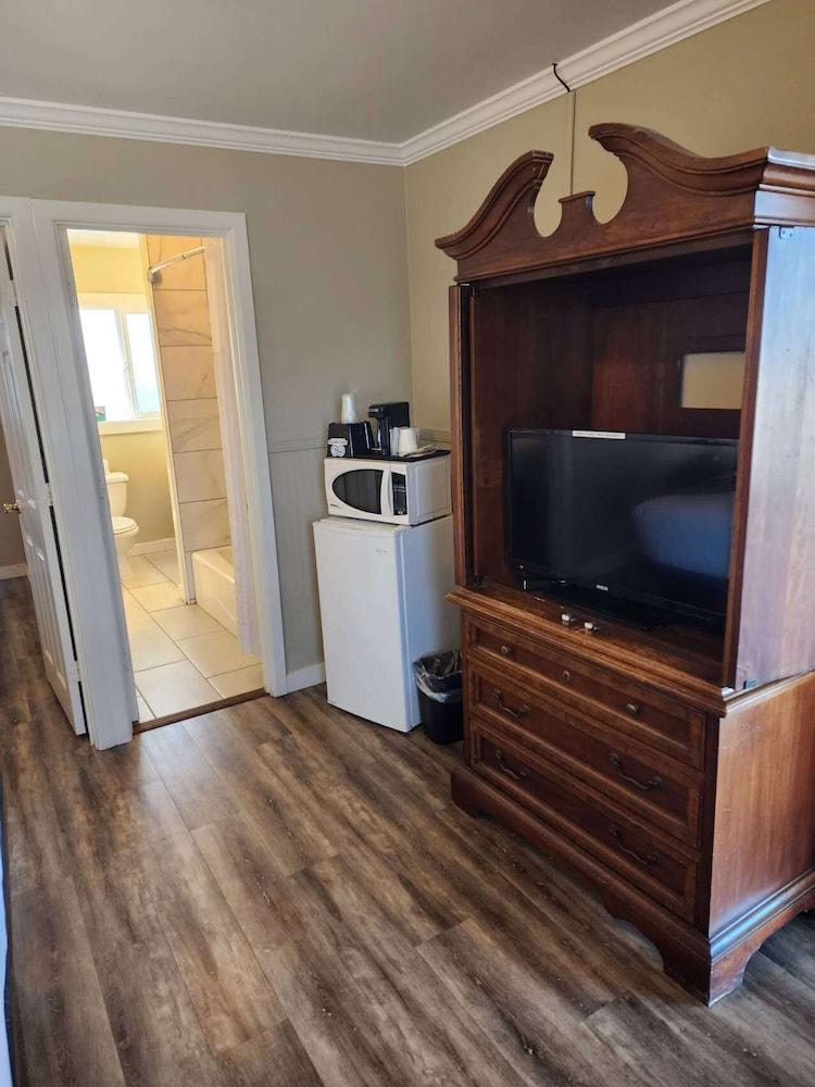 Studio 9 Fort Bragg, LLC. photo 35