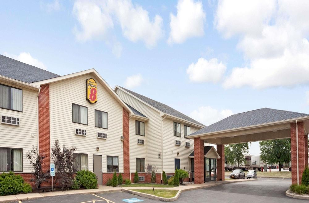 Super 8 by Wyndham Monee — hotel in Monee