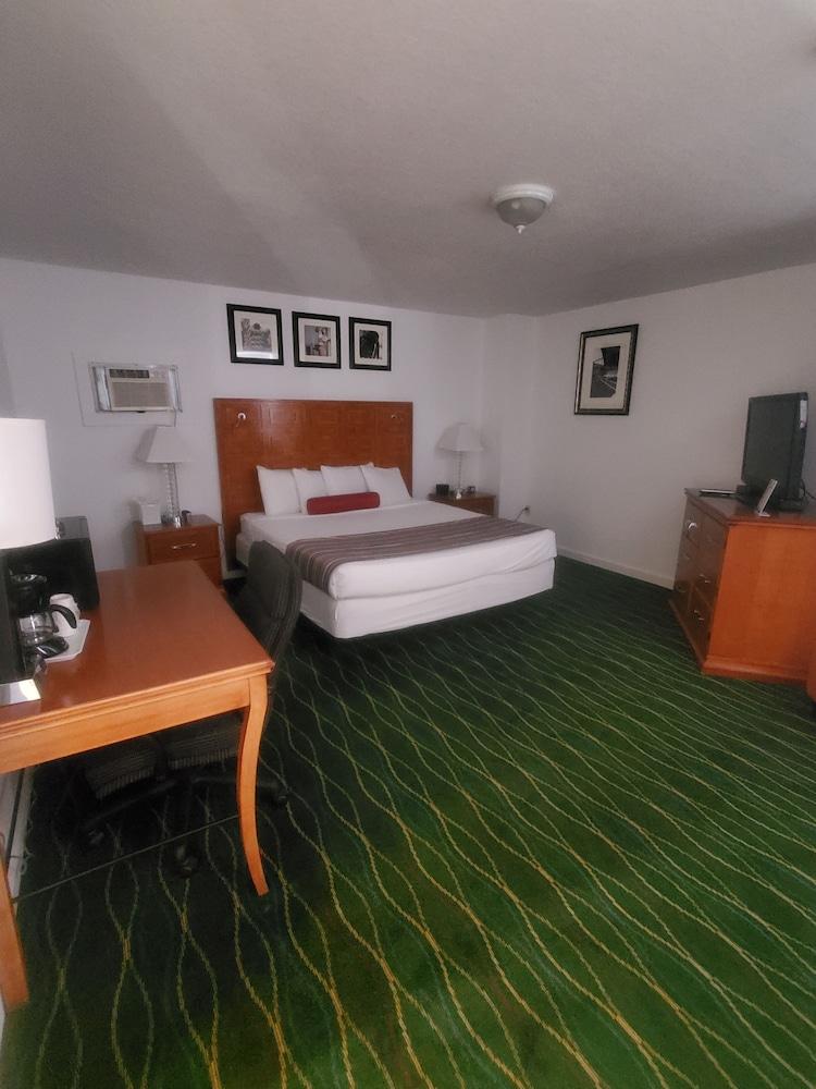 Bayview Lakefront Motel photo 15