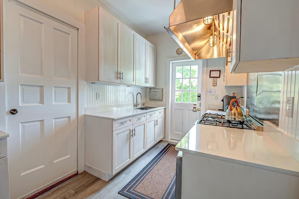 Bellport Inn photo 23