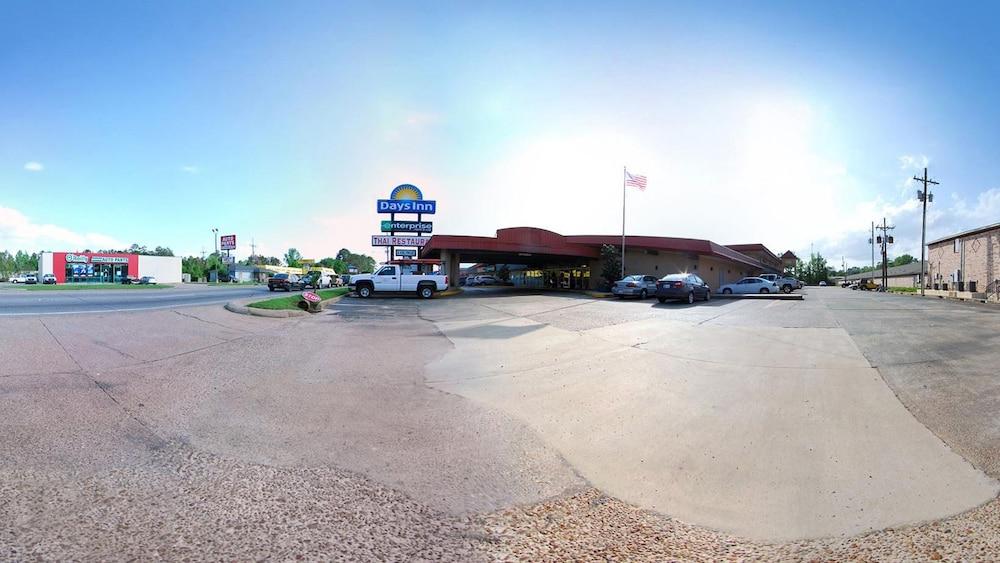 Days Inn by Wyndham Leesville photo 9