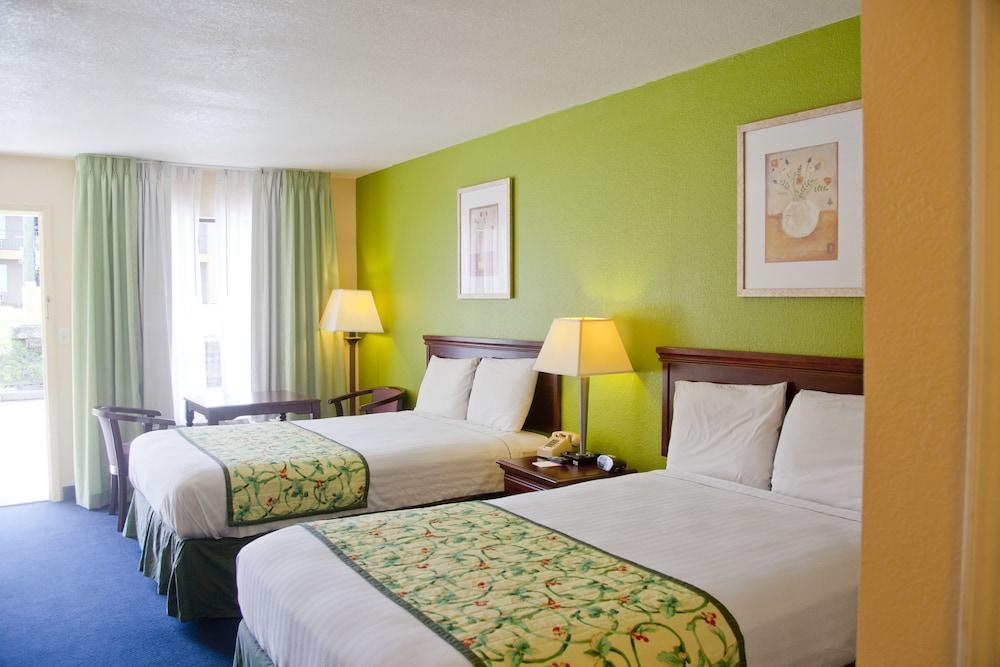 Days Inn by Wyndham DeFuniak Springs photo 7