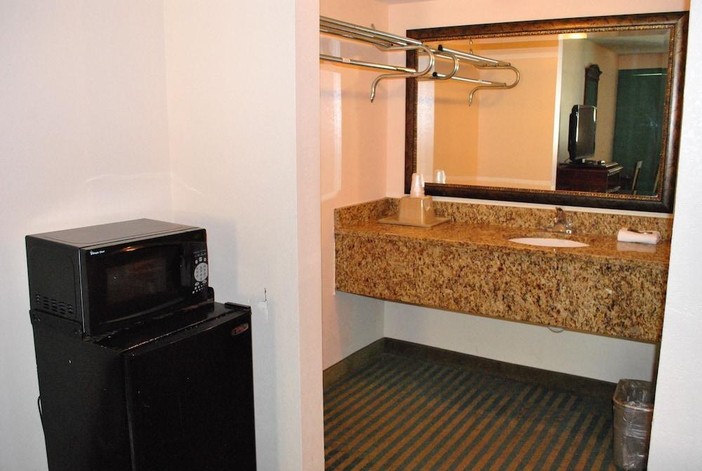 Coconut Grove Motor Inn photo 3