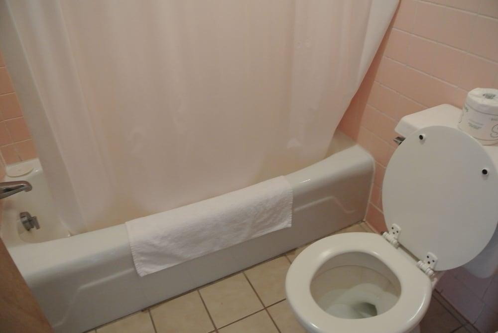 RoseWood Inn photo 32