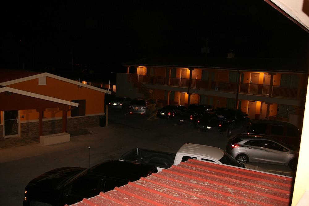 Budget Inn photo 19