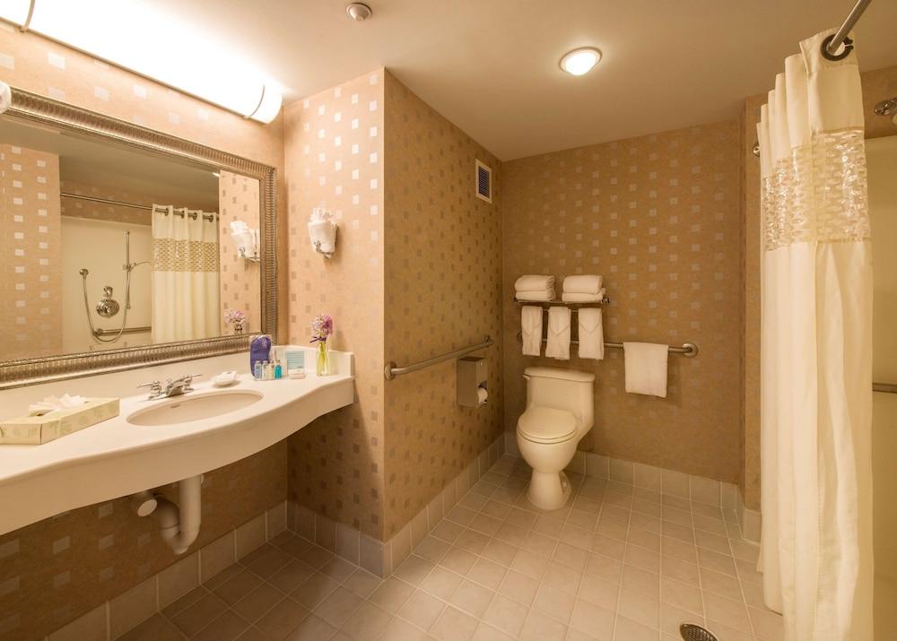 Hampton Inn & Suites Boston Crosstown Center photo 22