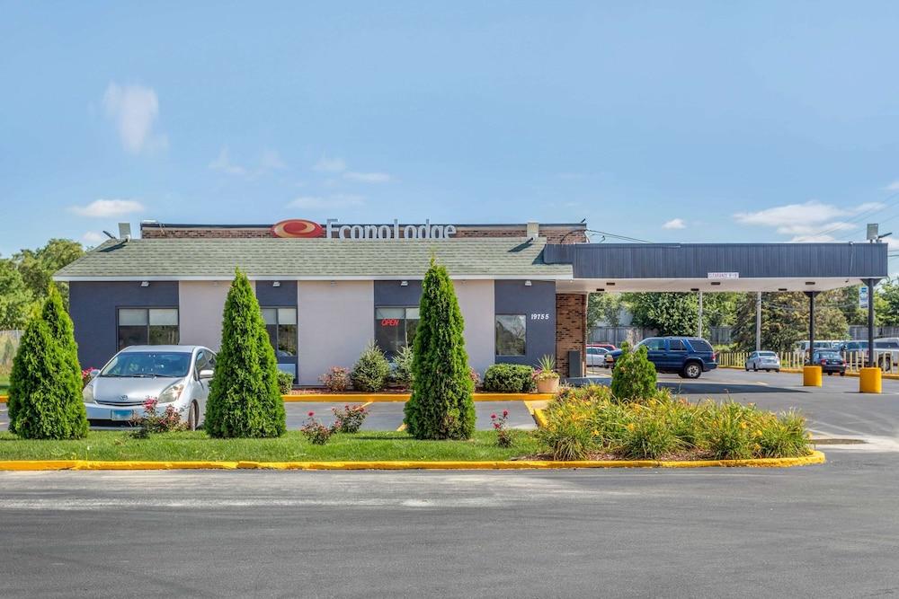 Econo Lodge Shorewood photo 30