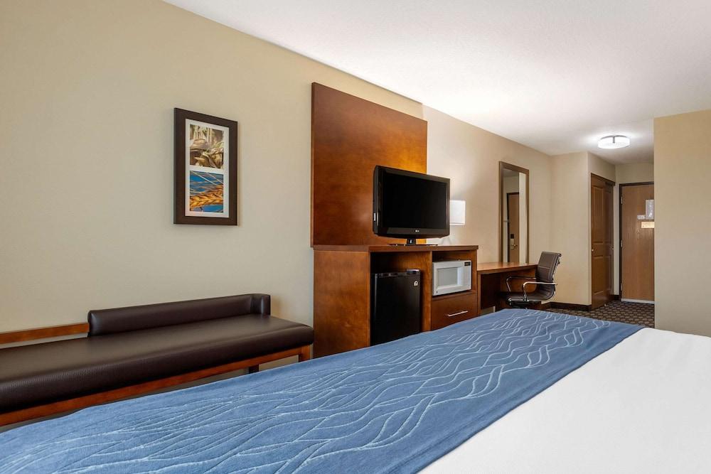 Comfort Inn Story City photo 8