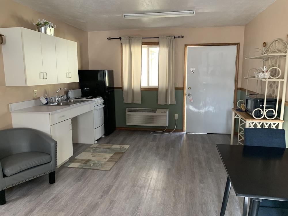 Lamplighter Cabins & Suites photo 4