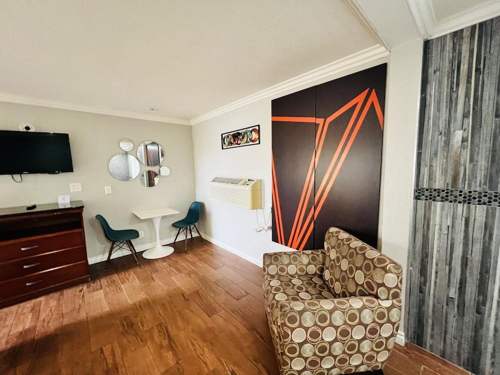 Casa Blanca Hotel - Orange photo 43