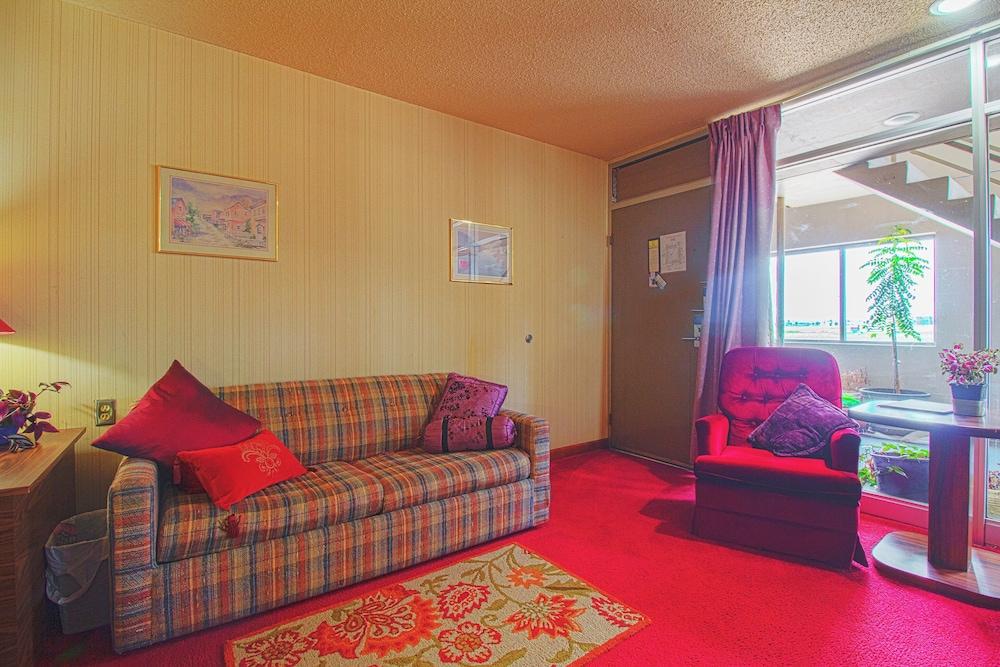 HomeTown Inn by OYO - Liberal, KS photo 57