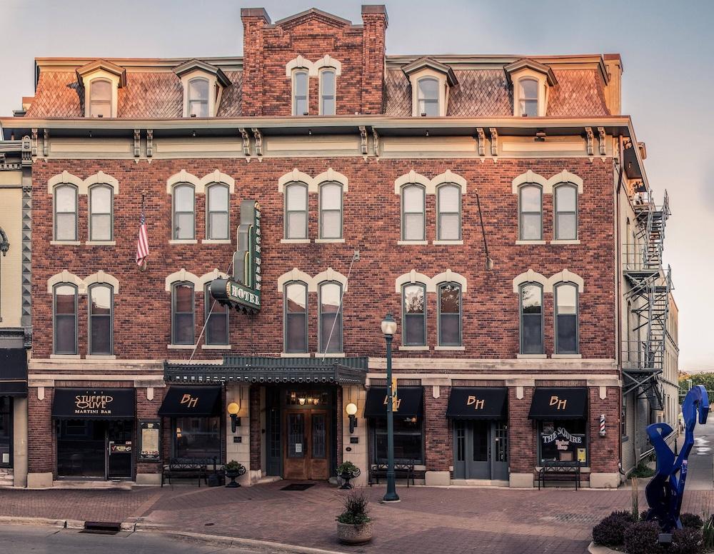 The Black Hawk Hotel — hotel in Cedar Falls