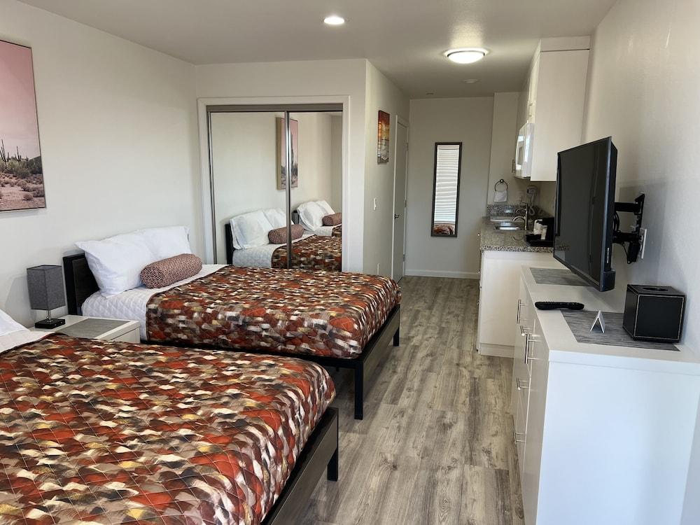 Villa Alamari Inn And Suites photo 5