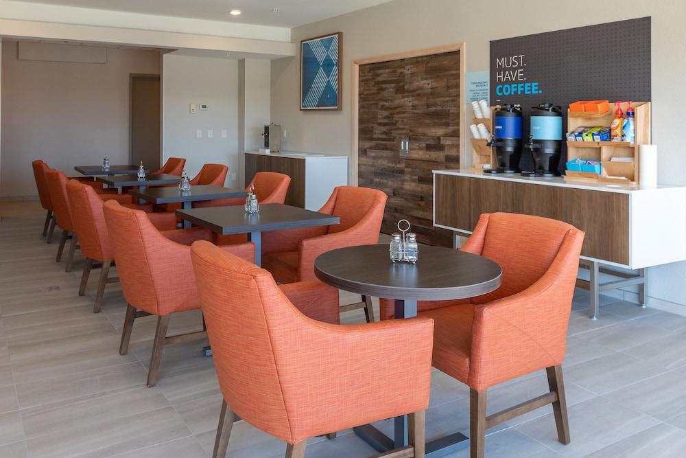 Holiday Inn Express & Suites Englewood Denver South by IHG photo 56