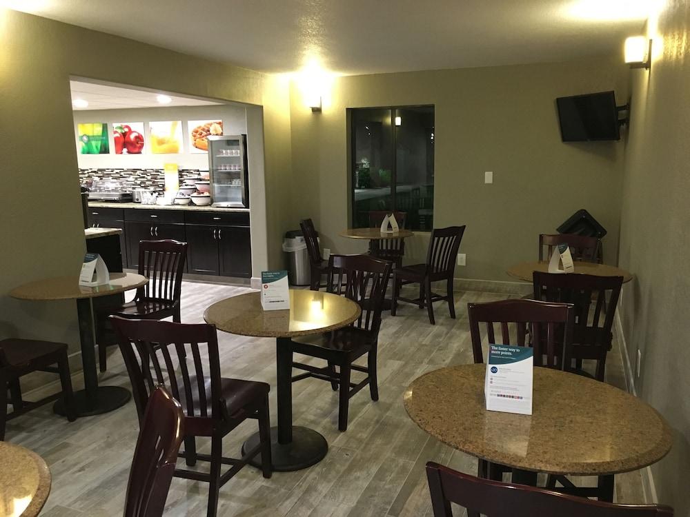 Quality Inn & Suites Winfield photo 40
