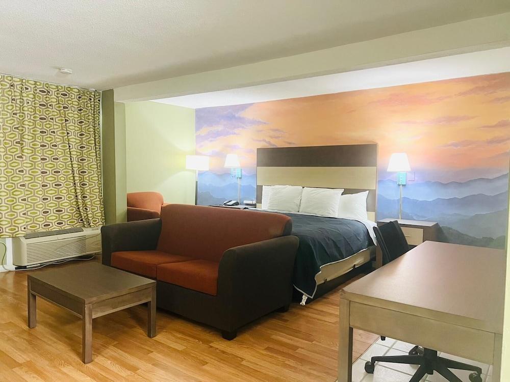 Hometown INN photo 24
