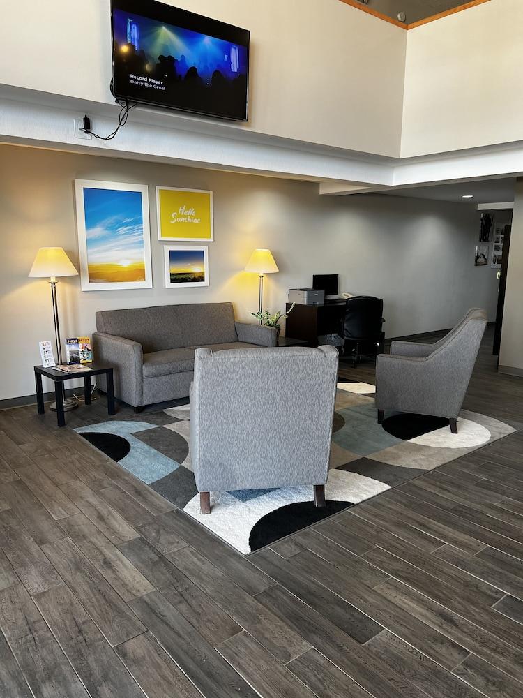 Days Inn by Wyndham Hays photo 7