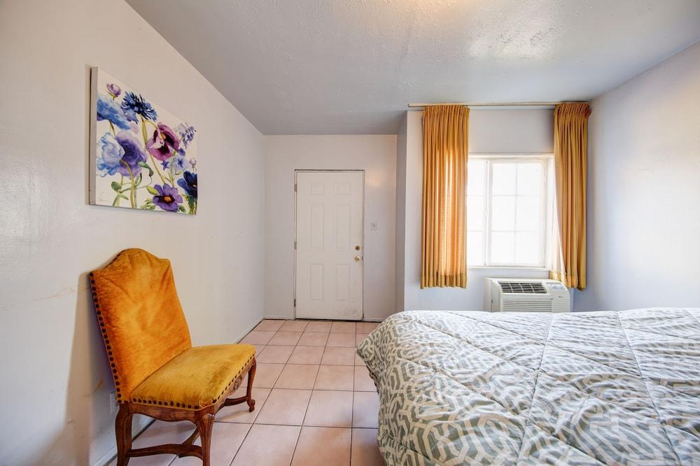Pavilions Motel photo 13