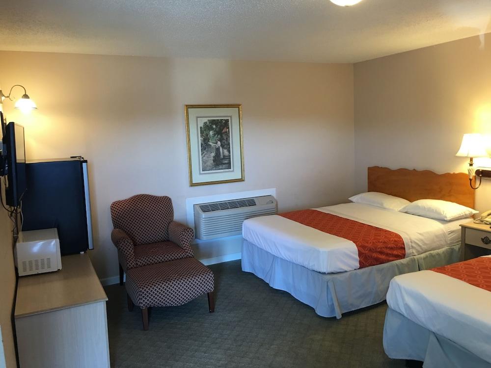 Dixie Plaza Hotel photo 27