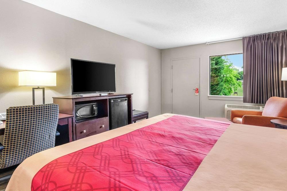 Brentwood Inn & Suites photo 13