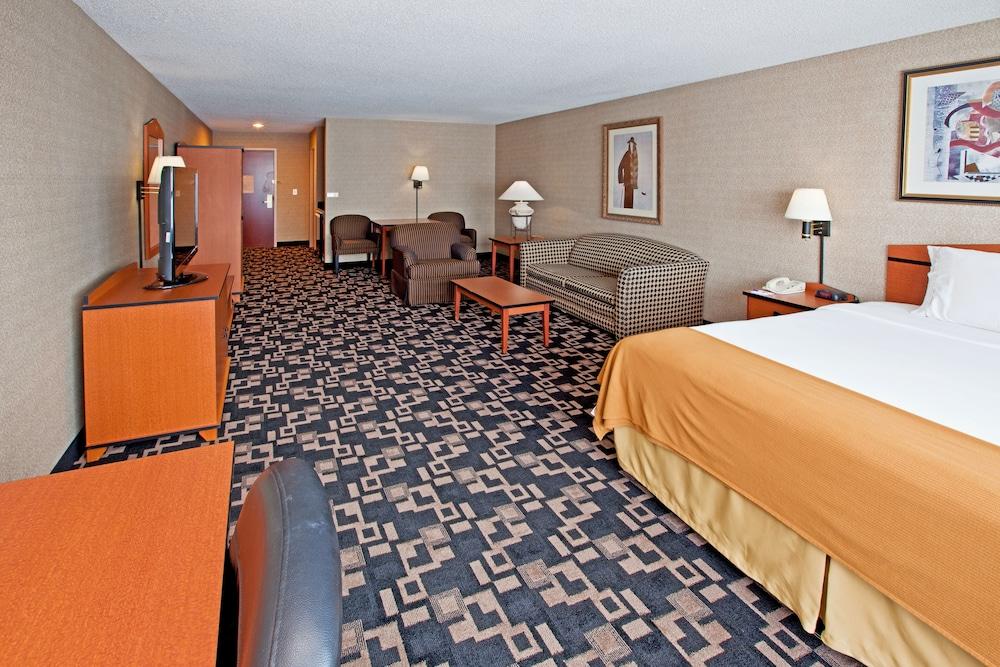 Holiday Inn Express Hotel & Suites Greenwood by IHG photo 9