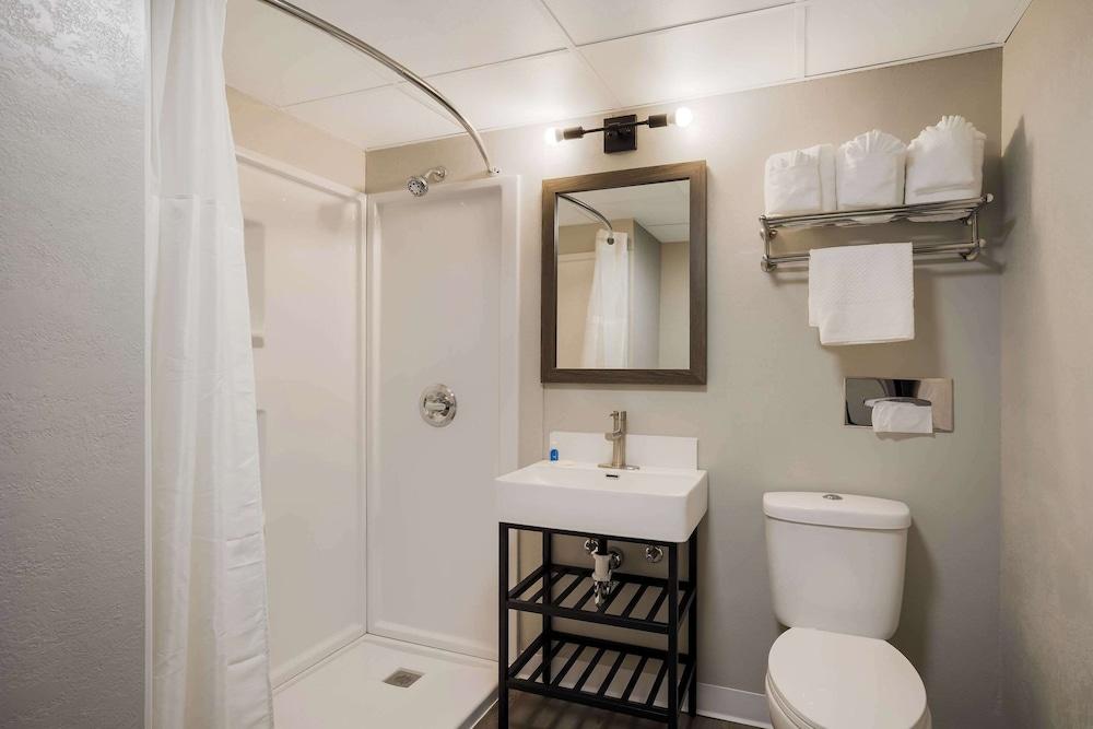 Suburban Studios Milwaukee Airport photo 26