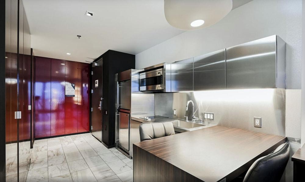 Ava's Suite 37th FLR PALMS PLACE photo 11