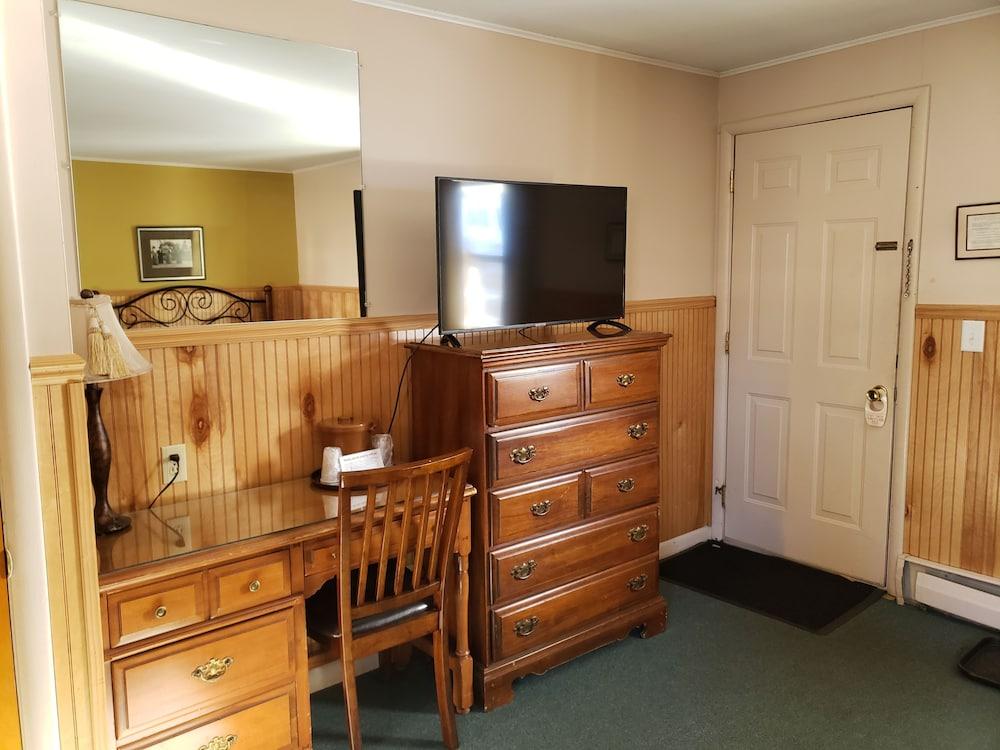 The Colonial Motel photo 13