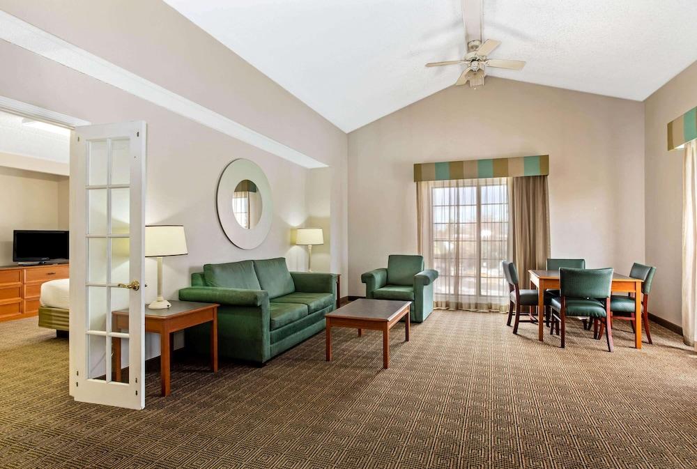 La Quinta Inn by Wyndham Denver Northglenn photo 16