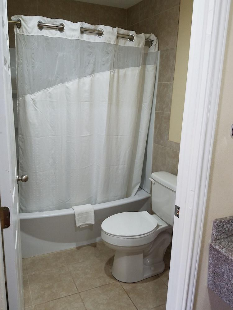 Luxury Inn & RV Park photo 10