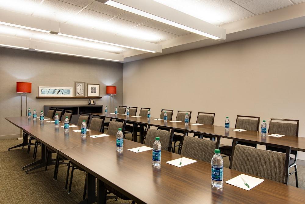 Comfort Suites Shenandoah-The Woodlands photo 38