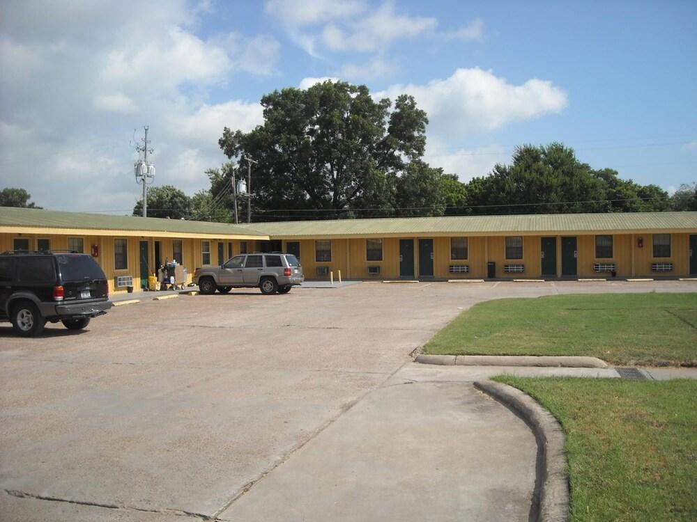 Tropicana Motel photo 18