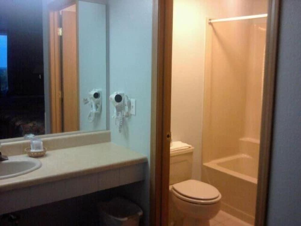 Quails Nest Inn and Suites photo 29
