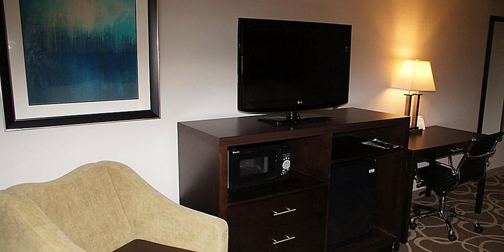 Elimwood Hotel, a Ramada by Wyndham photo 8