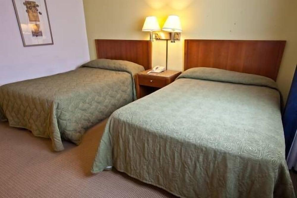 Oasis Inn photo 13