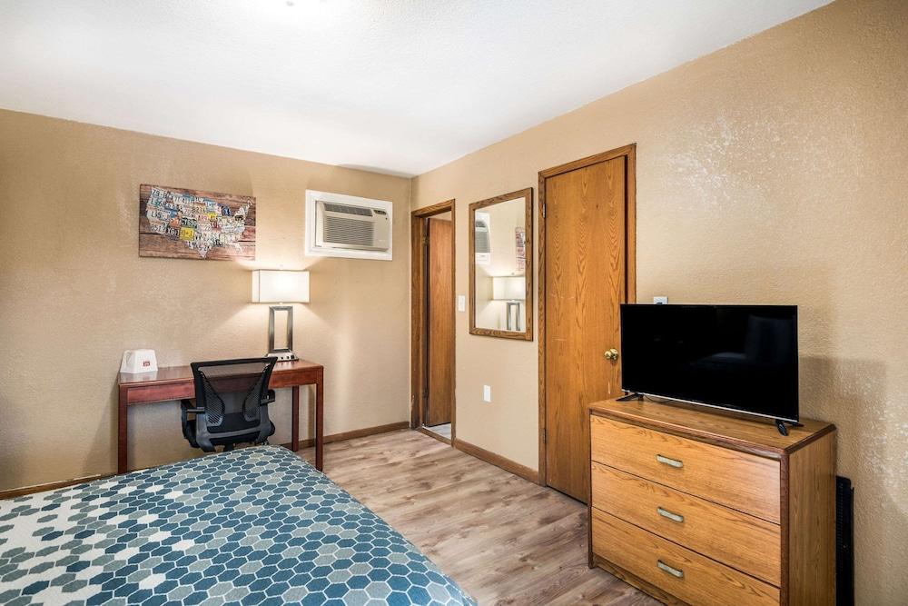 Econo Lodge Oskaloosa photo 27