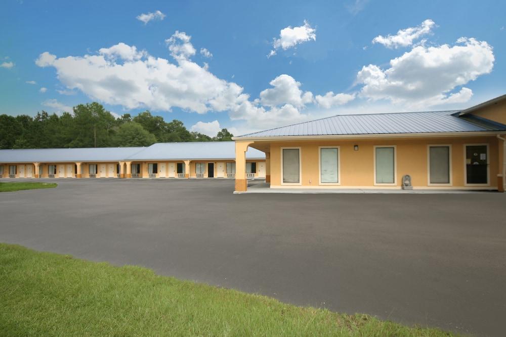 Days Inn by Wyndham DeFuniak Springs photo 23