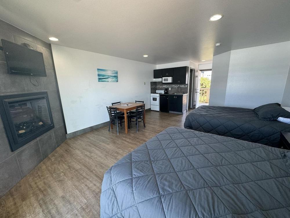 Sunset Oceanfront Lodging photo 43