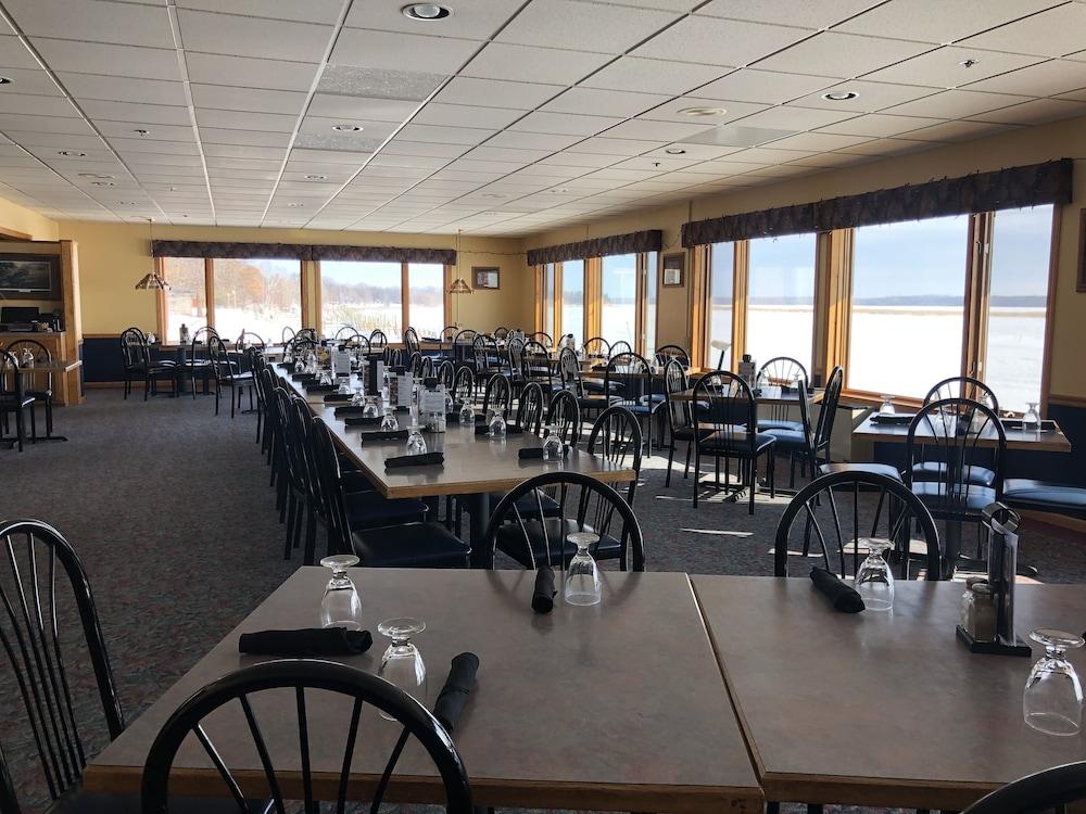 Sportsman's Lodge photo 54