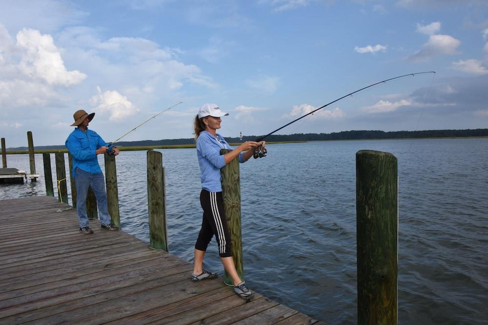 Snug Harbor Marina and Hotel photo 9