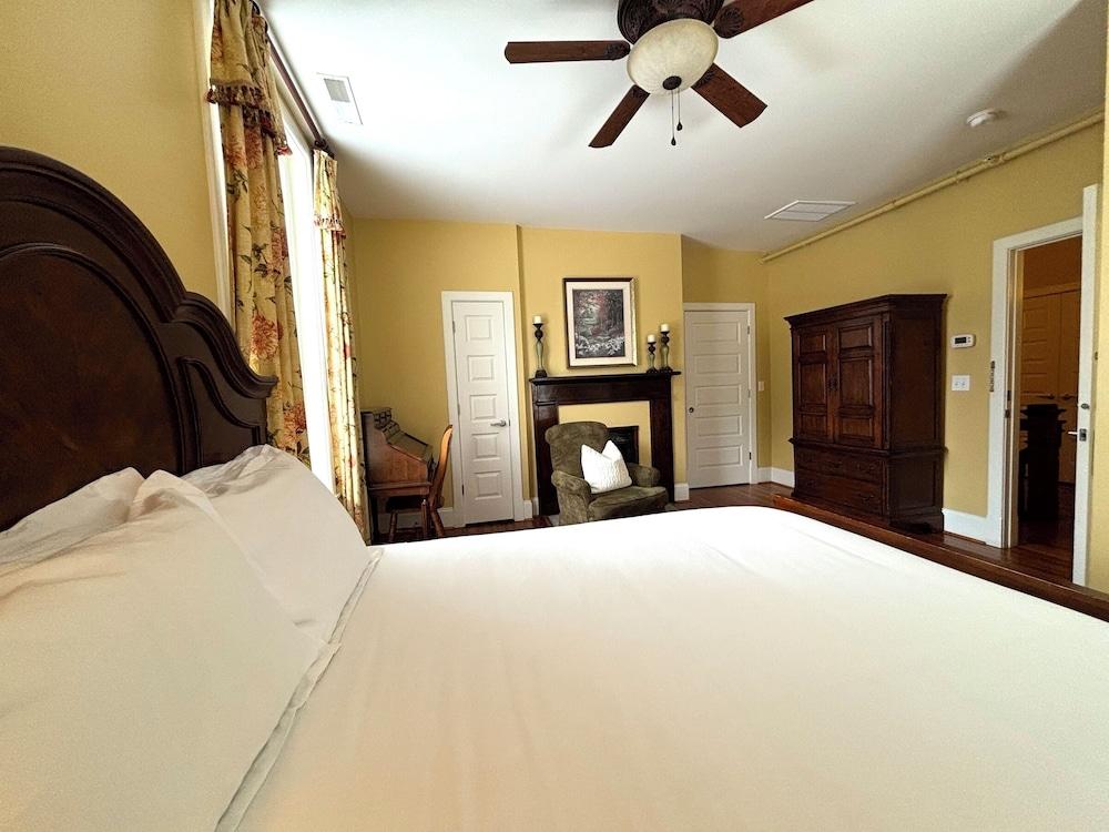 Grand Lux Inn photo 15