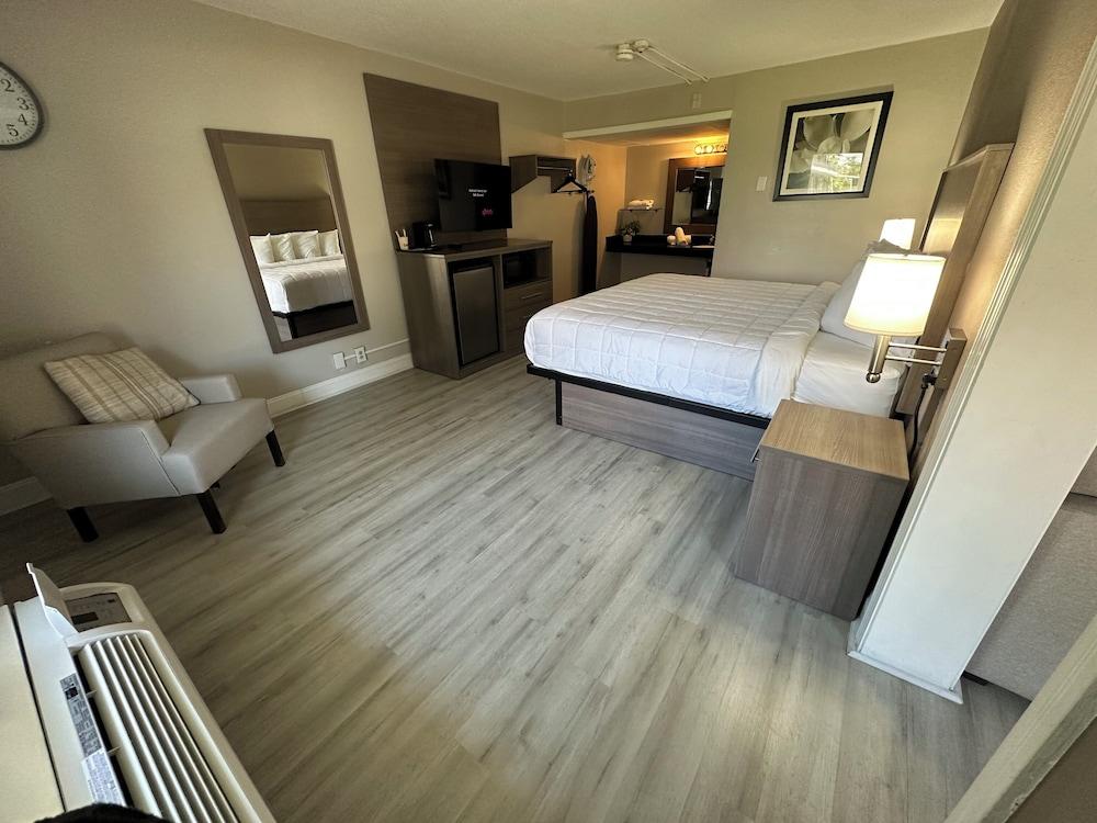 Whaler Inn and Suites photo 6